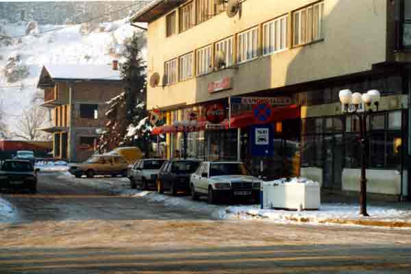 Pogled iz centra u pravcu samostana