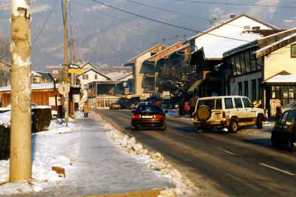 Pogled od bivse kapije sumarstva prema ulazu u grad